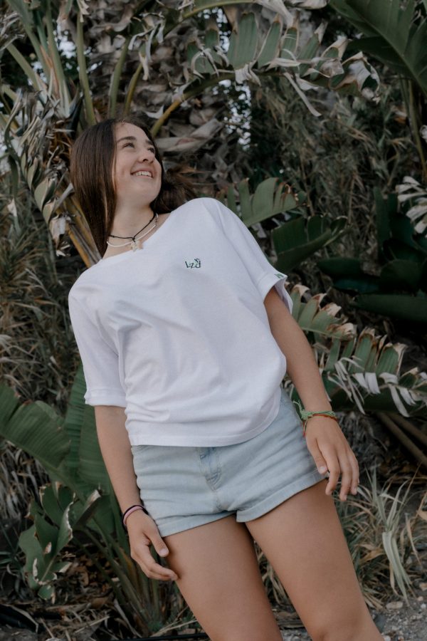 Beyond Classic Crop Tee - Imagen 3